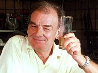 KEITH FLOYD SIKERE A BOR IRÁNTI RAJONGÁSÁBAN REJLETT